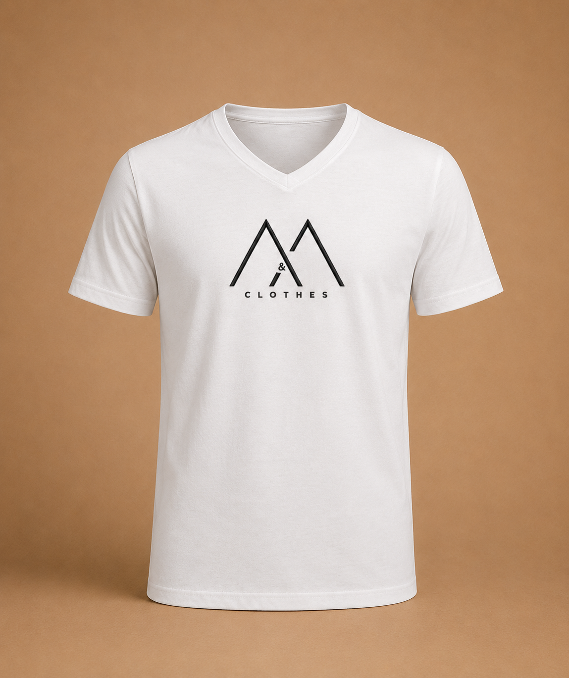 Бяла V-neck luxury тениска с минималистично черно лого.