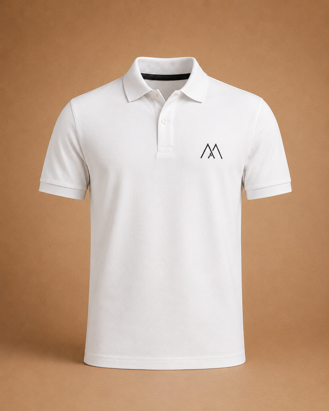 Памучна Бяла luxury polo тениска с минималистично лого.